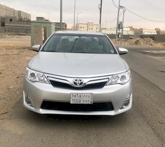 تويوتا كامري 2015 فضي 