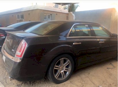 كرايزلر C300  موديل 2013 للبيع