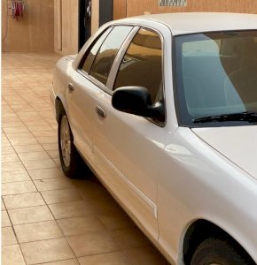 فورد كراون فكتوريا 2004 للبيع