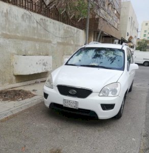 للبيع كيا كارنس واجن 2012