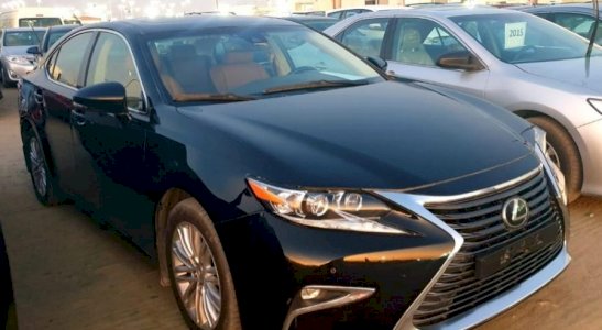 للبيع لكزس ES350 موديل 2016