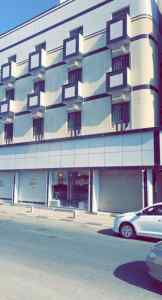 عمارة بمحلاتها التجاريه قريبه من جميع الخدمات